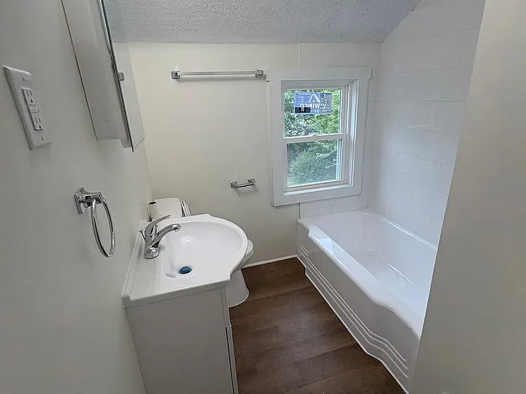 975 Edison St — Photo 11