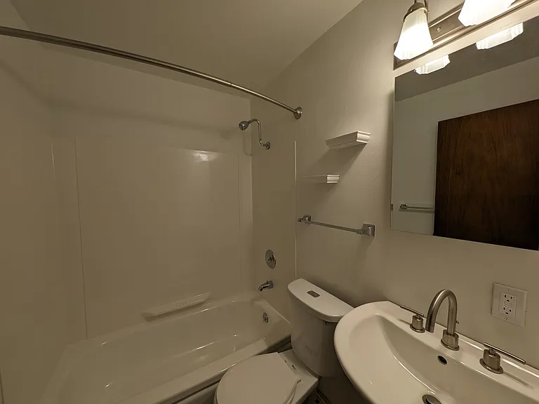 Tiki Apartments — Photo 13