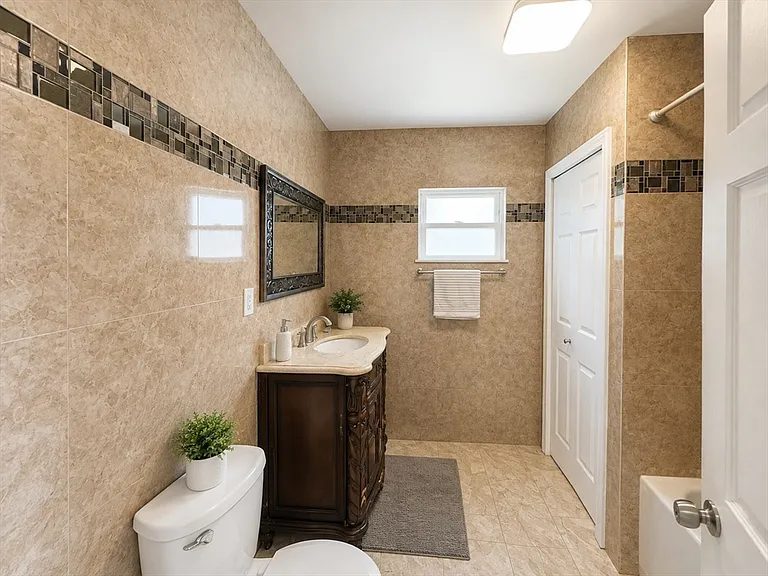 247 Sycamore St — Photo 15