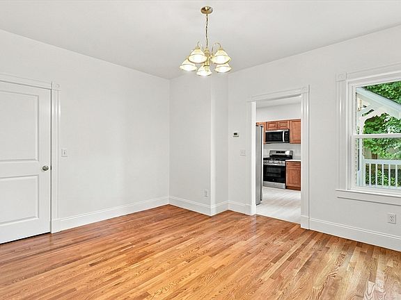 5th image of 97 Melendy Ave Unit 97