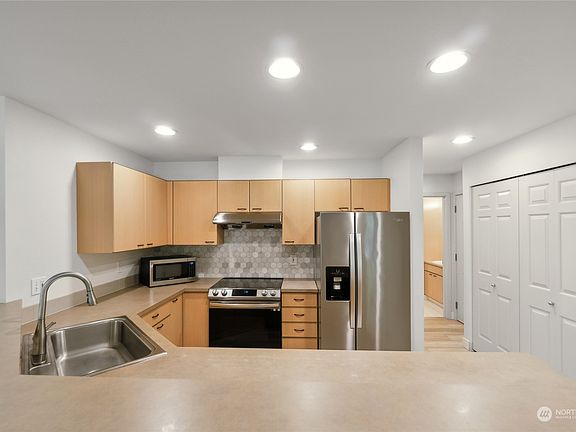 4th image of 20802 72nd Avenue W #203