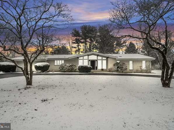 35 Country Club Rd, Carlisle, PA 17015