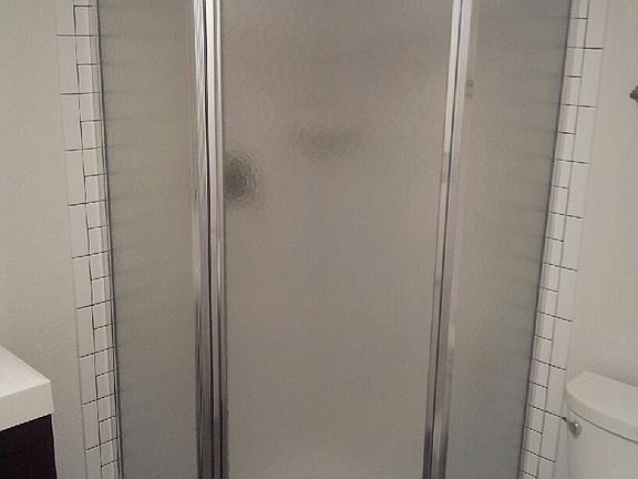 one of the 2 bathrooms