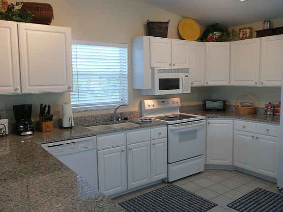 Updated Kitchen with Granite Countertop