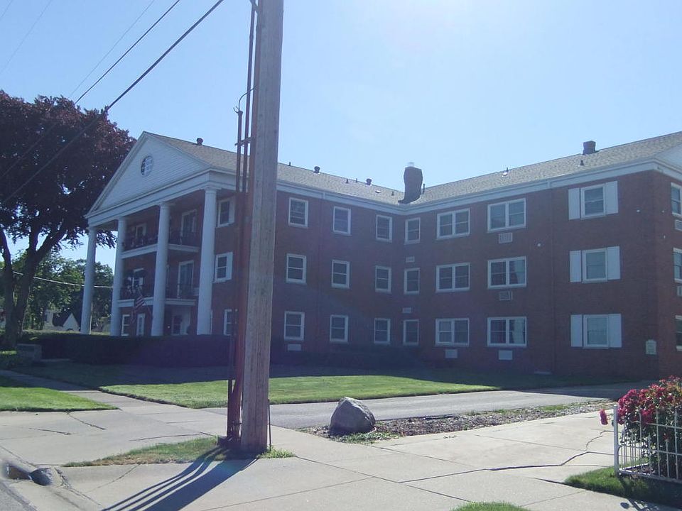 1st image of 1249 Lakeshore Dr APT 340