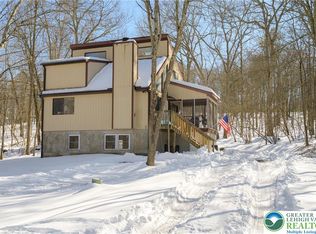 218 Blue Jay Ct, Bushkill, PA 18324