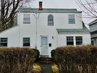 589 Weld St, West Roxbury, MA, 02132