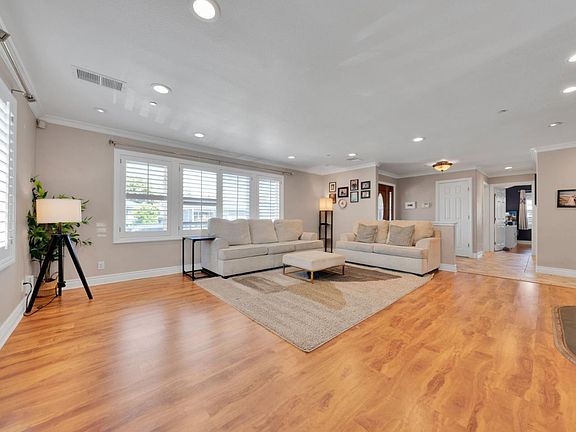 4th image of 1418 Bradley Ave