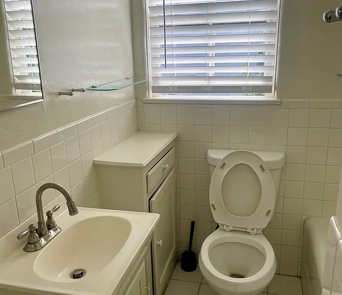 1046 N Crescent Heights Blvd — Photo 17