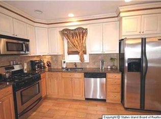 132 Oakdale St, Staten Island, NY 10308