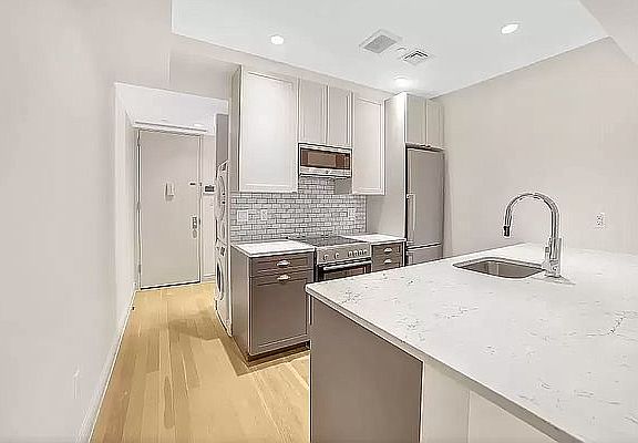 3rd image of 405 E 78th St #1L