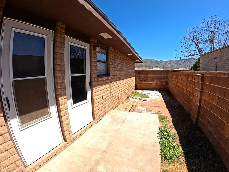2509-2511 Pecan Dr — Photo 15