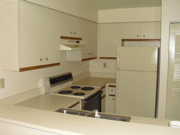 3rd image of 15575 Miami Lakeway N APT 103-14