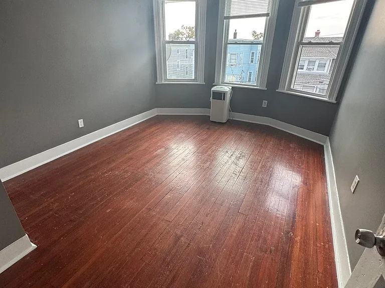 182 Hewitt St #2 — Photo 5