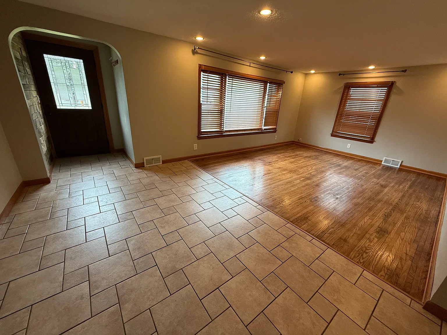 2 bed, 936 sqft, $1,400 — Photo 3