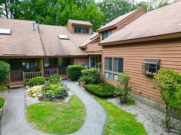 2nd image of 10 Clement Ct #62