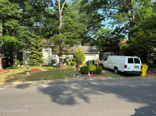 616 Caranetta Drive, Lakewood, NJ 08701