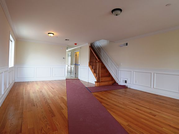 5th image of 182 Milton Ave