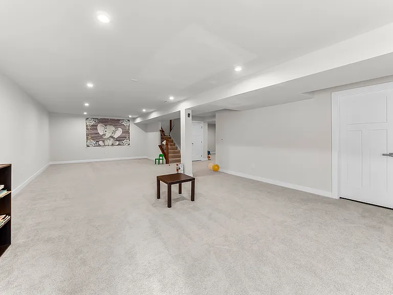 305 Goodwick Dr — Photo 33
