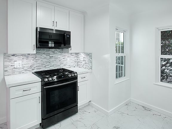 3rd image of 1038 N Crescent Heights Blvd #B
