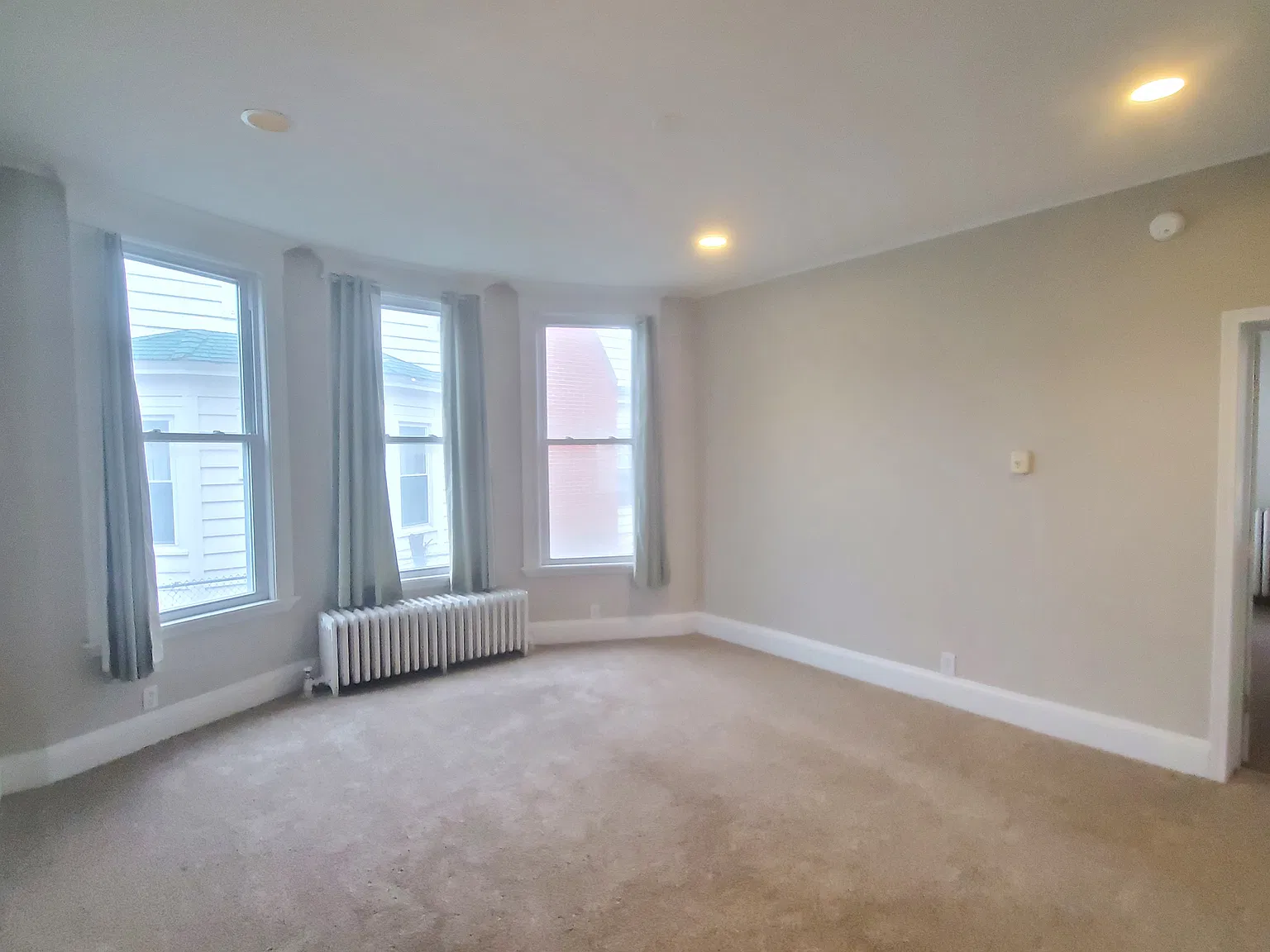 2524 Genesee St — Photo 4