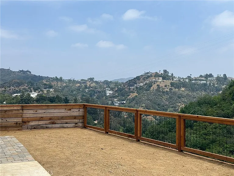 8515 Crescent Dr — Photo 4