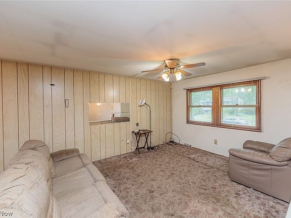 3rd image of 388 Washington Cir
