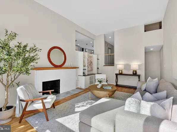 11560 Links Dr, Reston, VA 20190