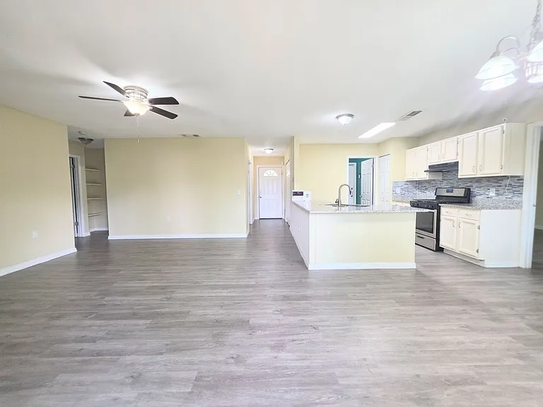 5931 Autumn Lake — Photo 8