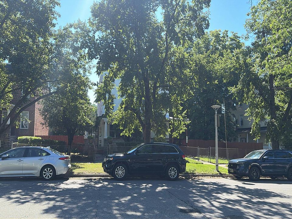 1st image of 131 S Augusta Ave