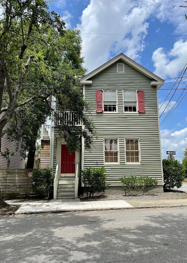 Available 9/1. Gorgeous 2 BR/1 BA Unit in the Historic East Side! — Photo 1
