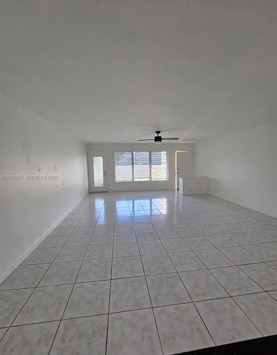 Sutton House Condo — Photo 2