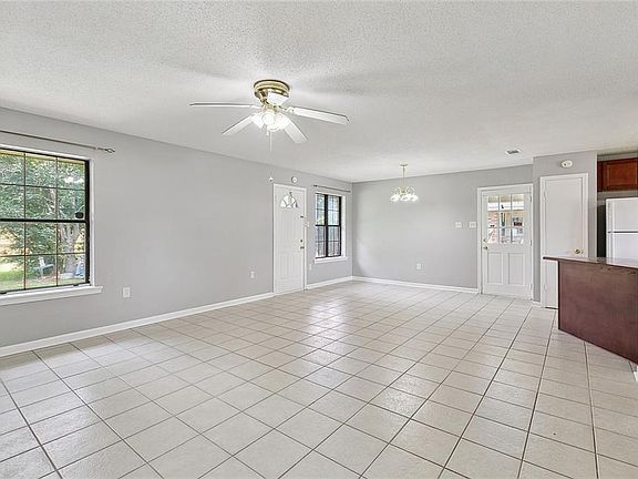 3rd image of 739 Lynn Dr