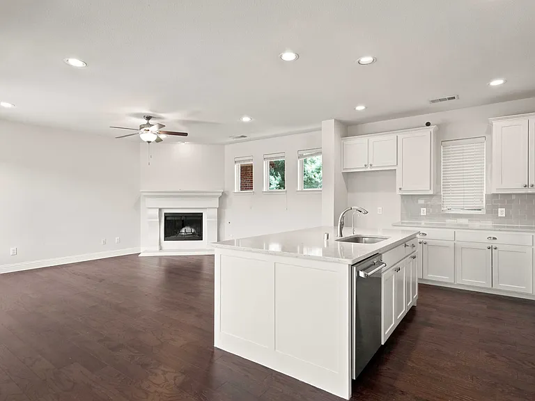 4524 Del Rey Ave — Photo 7