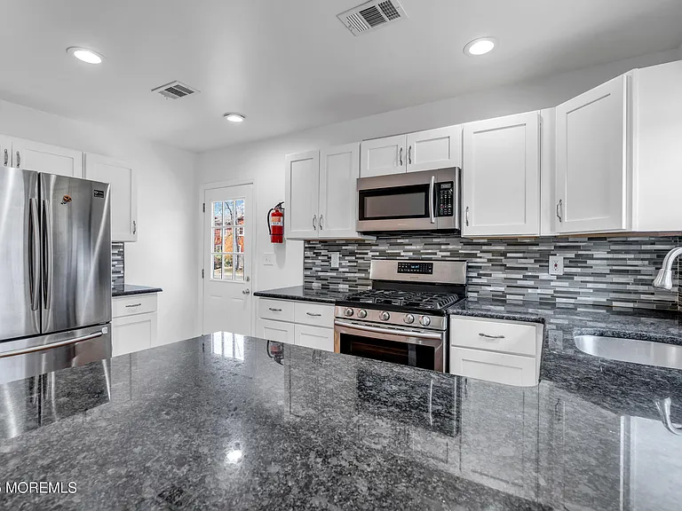 351 Hulse Ave — Photo 8