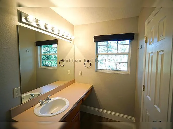 317 W Hanlon St — Photo 21