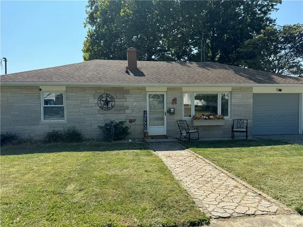 204 S 4th St, Marshall, IL 62441