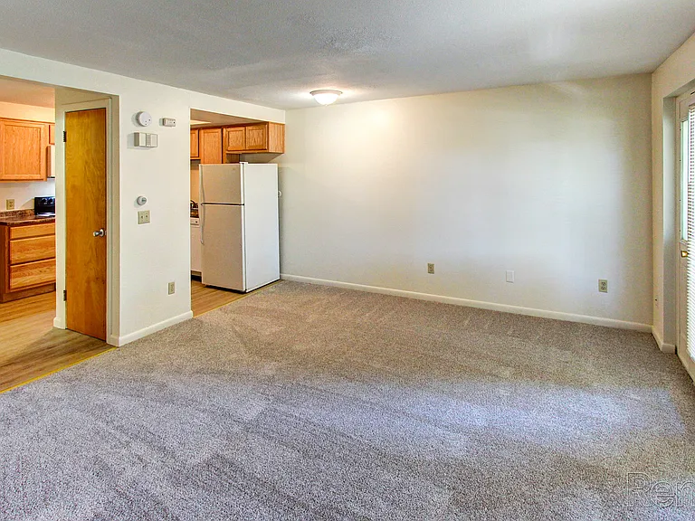 Sutton Place Apartments — Photo 27