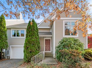 1 Madison Ln #1, Avon, CT 06001