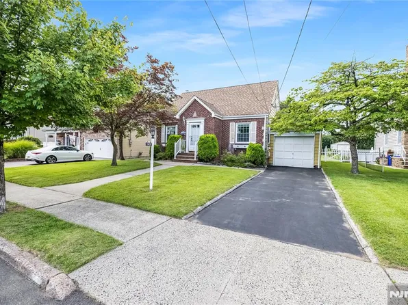 145 Evans Pl, Saddle Brook, NJ 07663