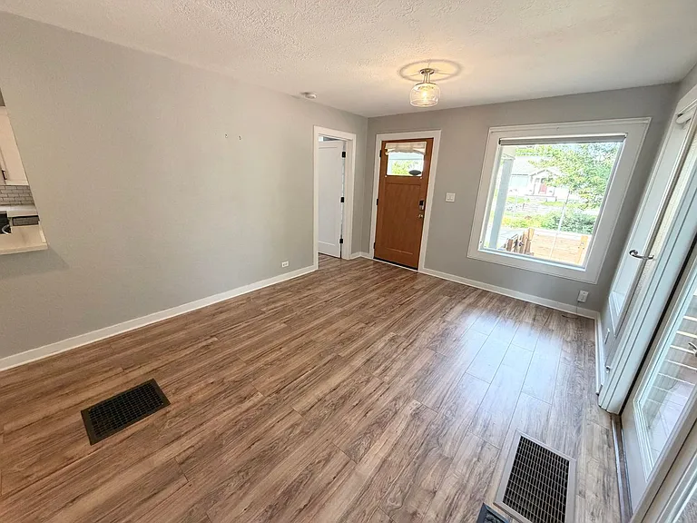 9216 N Portsmouth Ave — Photo 15