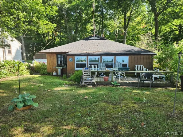 5335 W Lake Rd, Burt, NY 14028