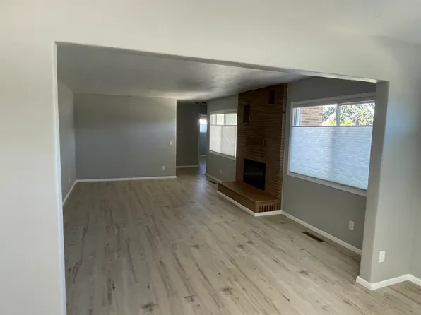 3004 Delta Waters Rd, Medford, OR 97504