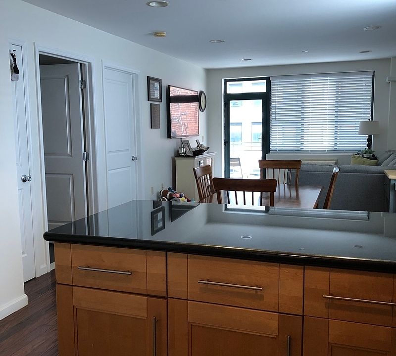 1st image of 4261 Hunter St APT 3R
