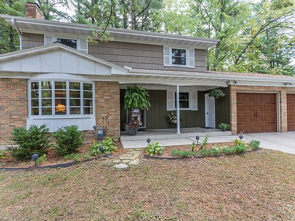 3rd image of 824 Laverne Dr