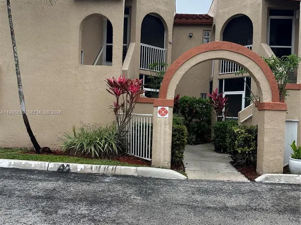 8657 SW 5th St APT 205, Hollywood, FL 33025