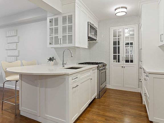 4th image of 60 E 9th St APT 204