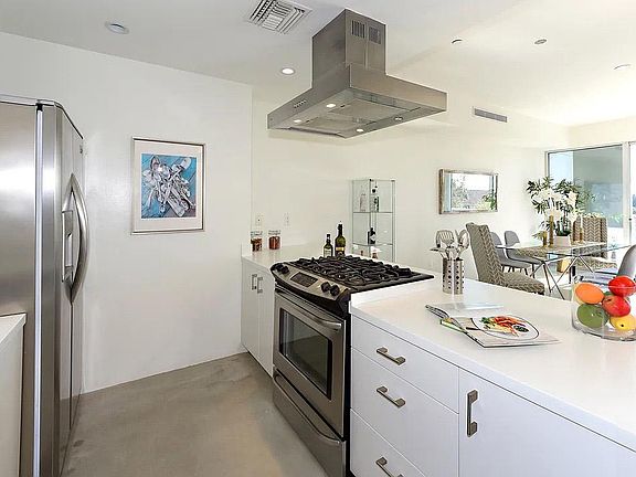 Open concept Kitchen with contemporary finish