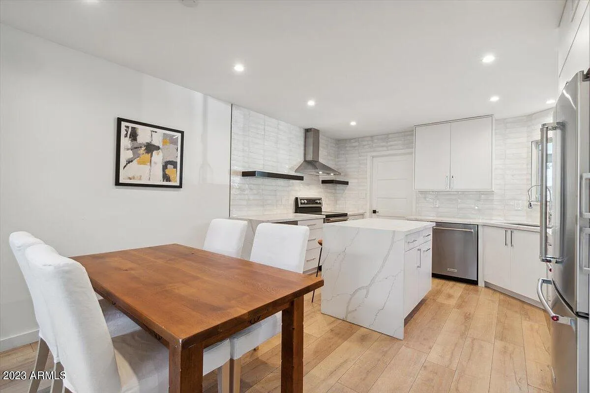 2 bed, 2.0 bath, 2032 sqft, $6,000 — Photo 4
