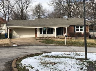 699 Walnut Point Ct, Ballwin, MO 63021